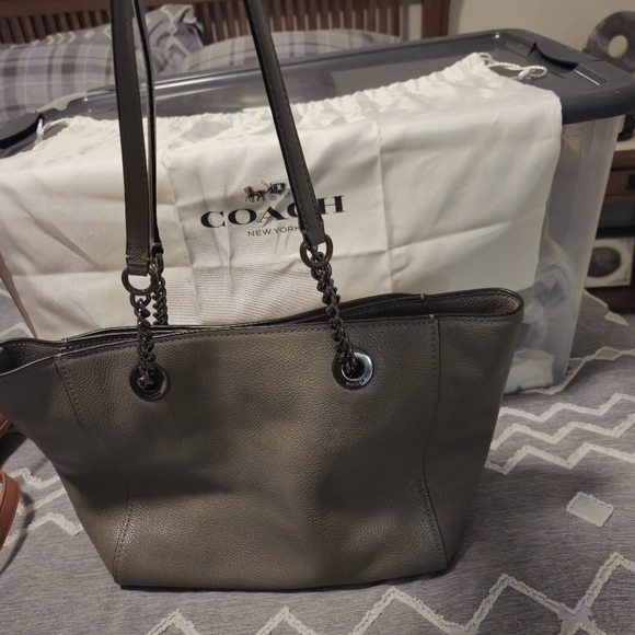 Coach - Picture 3 of 4